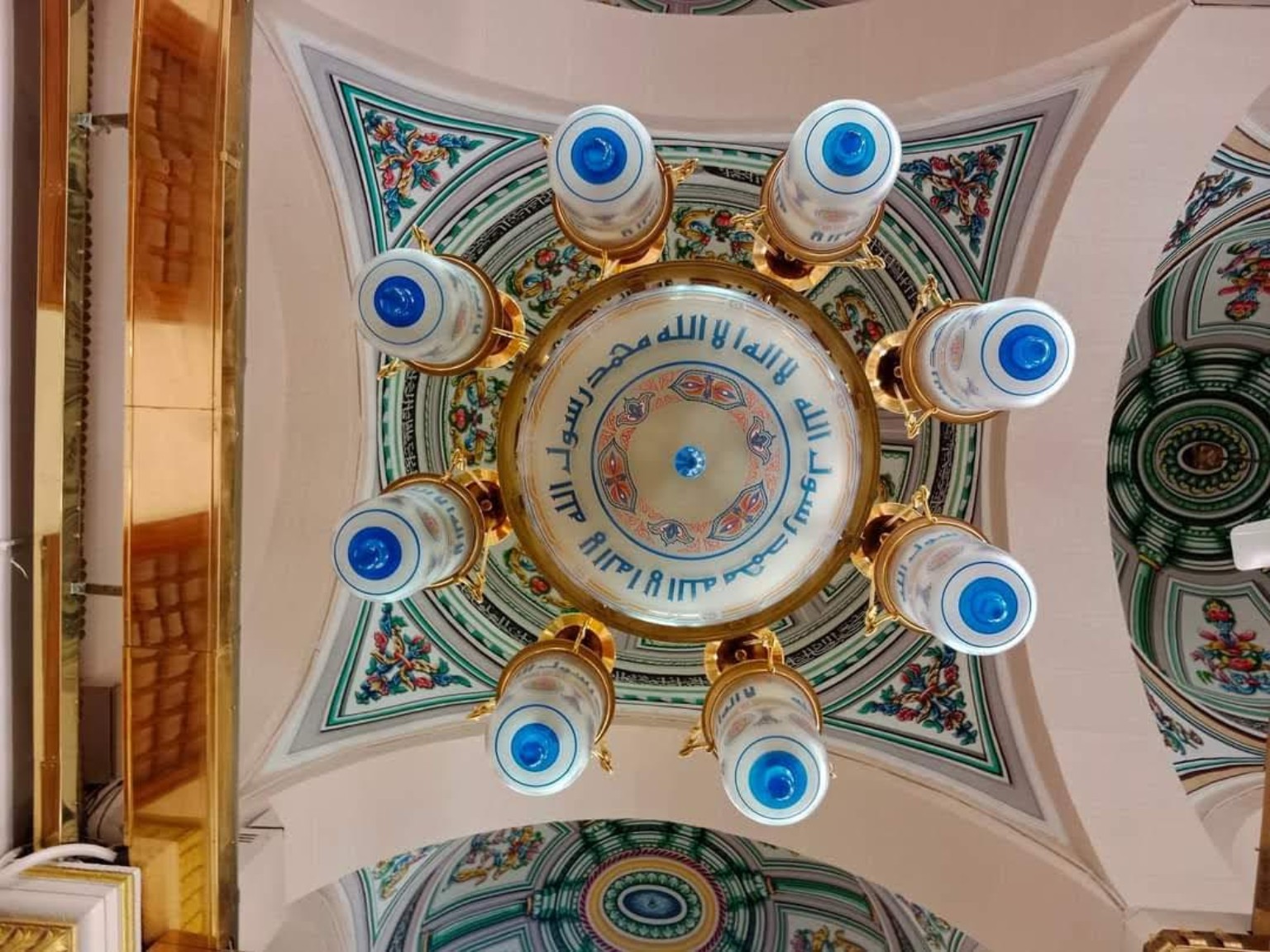 Seni bina siling masjid di Madinah